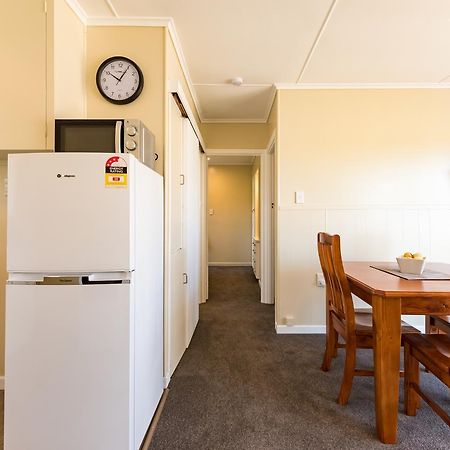 Waitangi Beach Bach 30B Bagian luar foto