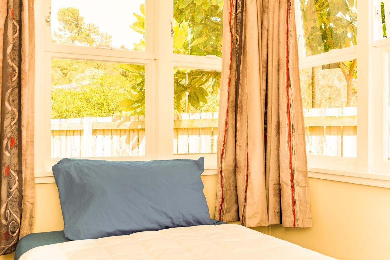 Waitangi Beach Bach 30B Bagian luar foto