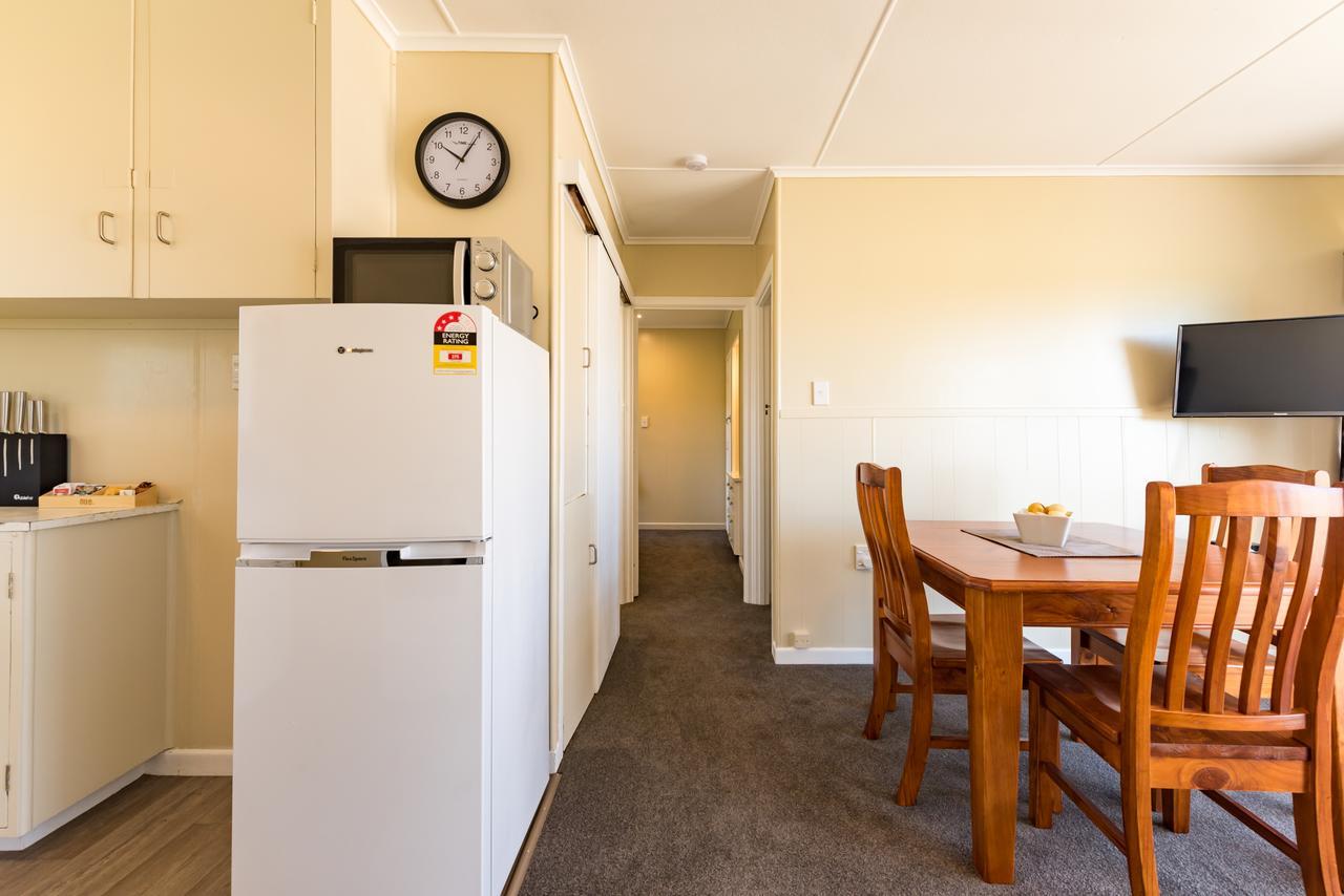 Waitangi Beach Bach 30B Bagian luar foto