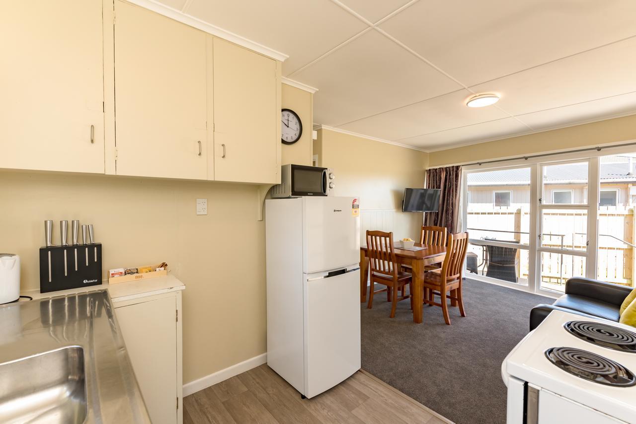 Waitangi Beach Bach 30B Bagian luar foto