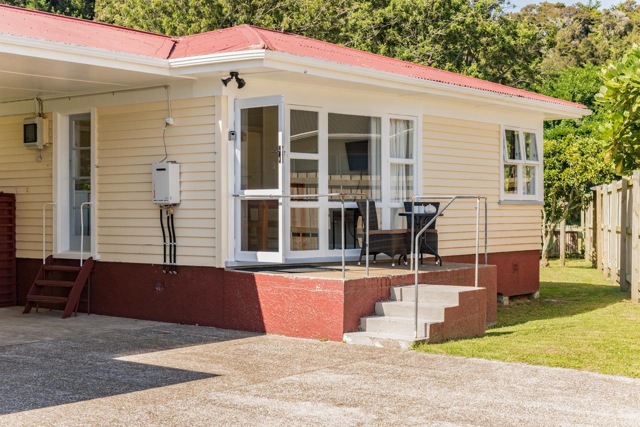 Waitangi Beach Bach 30B Bagian luar foto